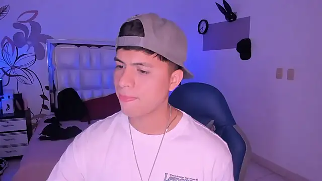 Snapshot of Niicky1_ chatting on January 2025 08:43:01 PM Niicky1  online show from January 2025 08:43:01 PM