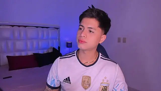 Snapshot of Niicky1_ chatting on January 2025 08:28:02 PM Niicky1  online show from January 2025 08:28:02 PM