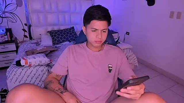 Snapshot of Niicky1_ chatting on January 2025 09:09:01 PM Niicky1  online show from January 2025 09:09:01 PM