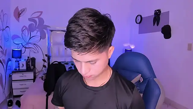 Snapshot of Niicky1_ chatting on January 2025 09:14:02 PM Niicky1  online show from January 2025 09:14:02 PM