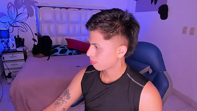 Snapshot of Niicky1_ chatting on January 2025 08:35:02 PM Niicky1  online show from January 2025 08:35:02 PM