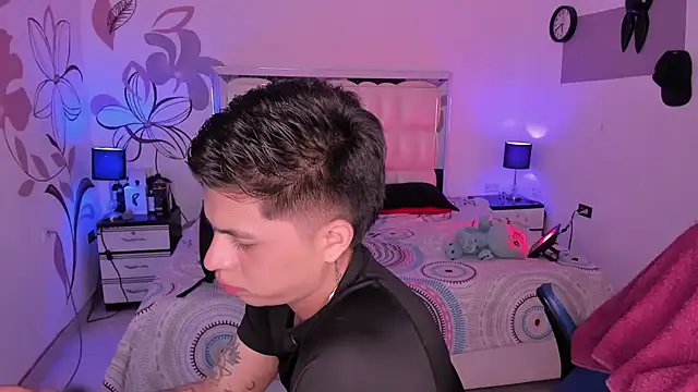 Snapshot of Niicky1_ chatting on February 2025 09:15:01 PM Niicky1  online show from February 2025 09:15:01 PM