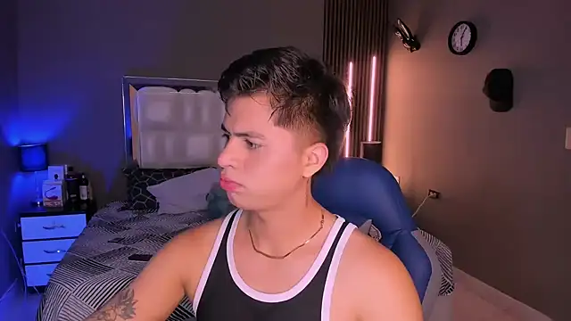 Snapshot of Niicky1_ chatting on March 2025 09:03:01 PM Niicky1  online show from March 2025 09:03:01 PM