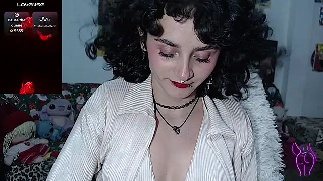 kitty22  online show from December 2025 11:06:01 AM