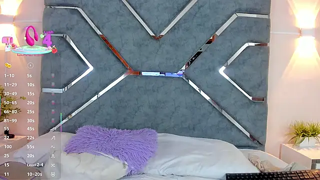 Snapshot of LucciaPorter chatting on February 2026 01:18:01 PM LucciaPorter online show from February 2026 01:18:01 PM