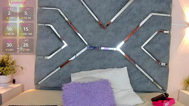 LucciaPorter online show from April 2026 01:49:01 PM