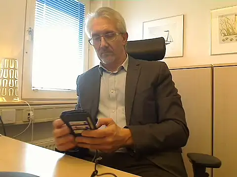 Snapshot of tom-swede chatting on April 2026 12:47:02 PM tom-swede online show from April 2026 12:47:02 PM