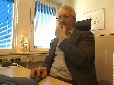 Snapshot of tom-swede chatting on April 2026 02:33:01 PM tom-swede online show from April 2026 02:33:01 PM