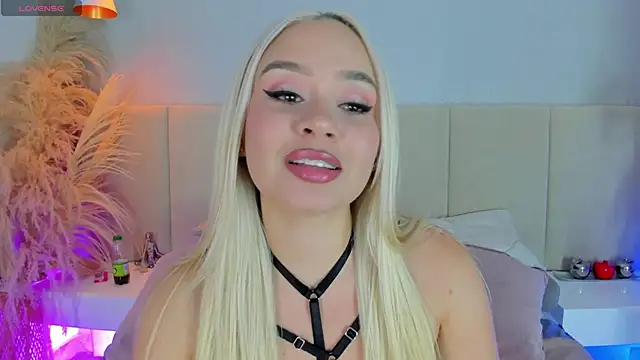Snapshot of sofia_pamela chatting on September 2025 07:17:02 PM sofia pamela online show from September 2025 07:17:02 PM