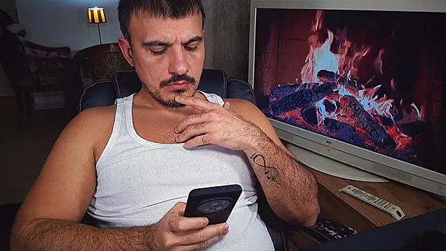 officeman7 online show from December 2024 06:05:01 PM