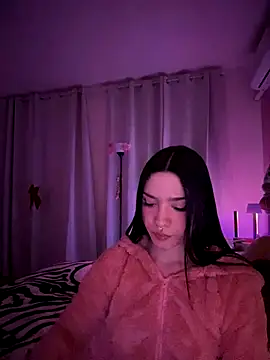 Snapshot of ShannonShanny chatting on December 2025 07:51:02 PM ShannonShanny online show from December 2025 07:51:02 PM