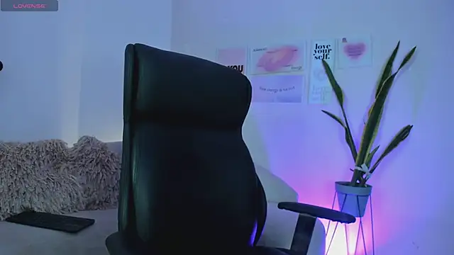 Snapshot of ChloeHarper_ chatting on February 2025 12:36:01 PM ChloeHarper online show from February 2025 12:36:01 PM