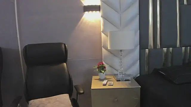 ChloeHarper  online show from April 2026 11:32:01 AM