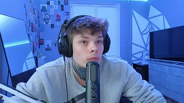 DENIS HERE online show from March 2025 02:10:02 AM