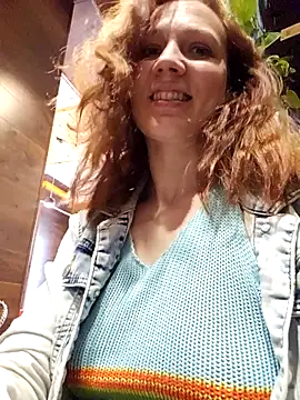 Snapshot of Exhibitionsplit chatting on May 2026 11:59:01 AM Exhibitionsplit online show from May 2026 11:59:01 AM