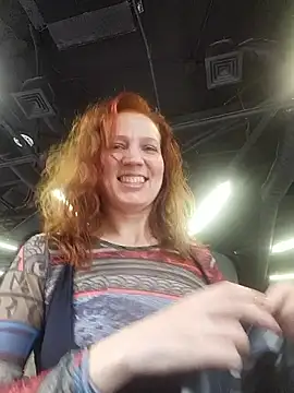 Snapshot of Exhibitionsplit chatting on May 2026 12:35:01 PM Exhibitionsplit online show from May 2026 12:35:01 PM
