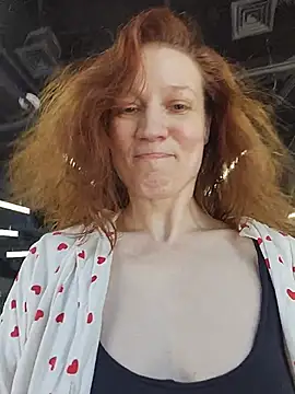 Snapshot of Exhibitionsplit chatting on June 2026 09:15:01 AM Exhibitionsplit online show from June 2026 09:15:01 AM