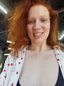 Snapshot of Exhibitionsplit chatting on July 2026 11:12:01 AM Exhibitionsplit online show from July 2026 11:12:01 AM