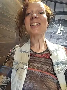 Snapshot of Exhibitionsplit chatting on July 2026 10:02:01 AM Exhibitionsplit online show from July 2026 10:02:01 AM