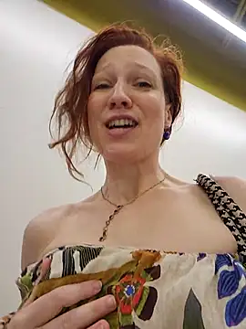 Snapshot of Exhibitionsplit chatting on July 2026 09:16:02 AM Exhibitionsplit online show from July 2026 09:16:02 AM