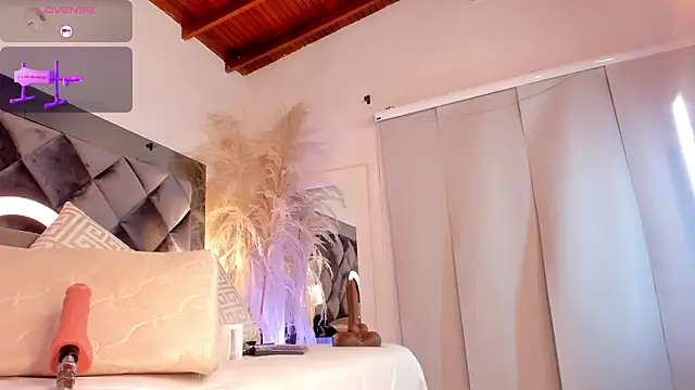 sofhiaa adaams online show from October 2025 11:18:02 PM