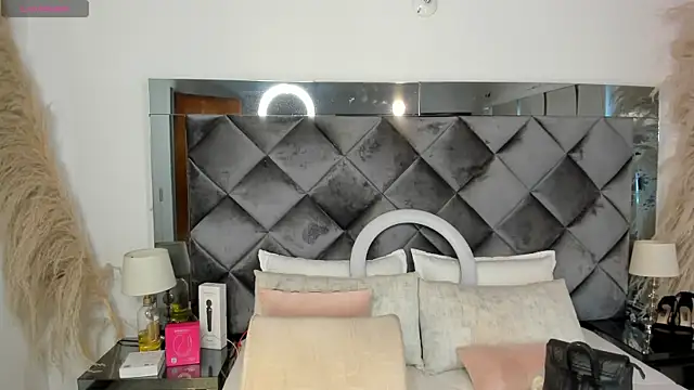 sofhiaa adaams online show from November 2025 03:39:01 PM