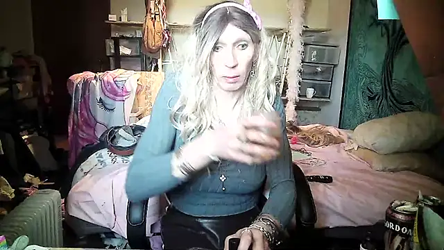 Ombeline1 online show from March 2025 10:35:02 AM