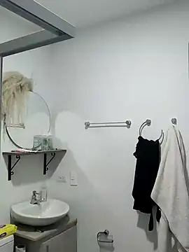 Lia Hurley online show from February 2025 02:05:02 PM