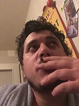 Snapshot of Daminou28 chatting on December 2024 12:43:02 AM Daminou28 online show from December 2024 12:43:02 AM