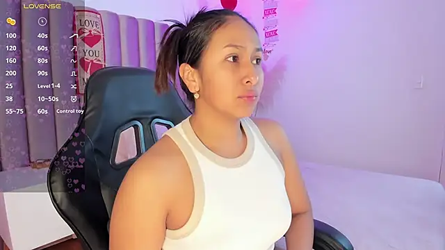 Snapshot of AmelyaMann chatting on February 2025 12:21:01 PM AmelyaMann online show from February 2025 12:21:01 PM