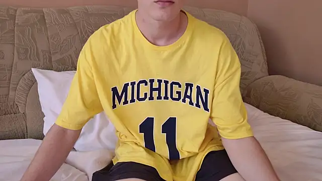 Snapshot of callmenineoneseven chatting on September 2025 09:31:01 AM callmenineoneseven online show from September 2025 09:31:01 AM