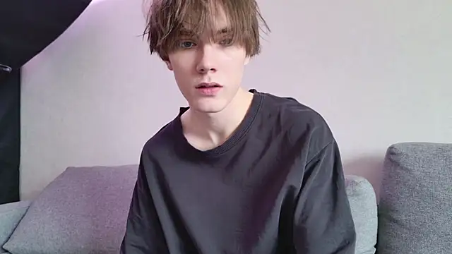 Snapshot of callmenineoneseven chatting on October 2025 12:39:02 PM callmenineoneseven online show from October 2025 12:39:02 PM