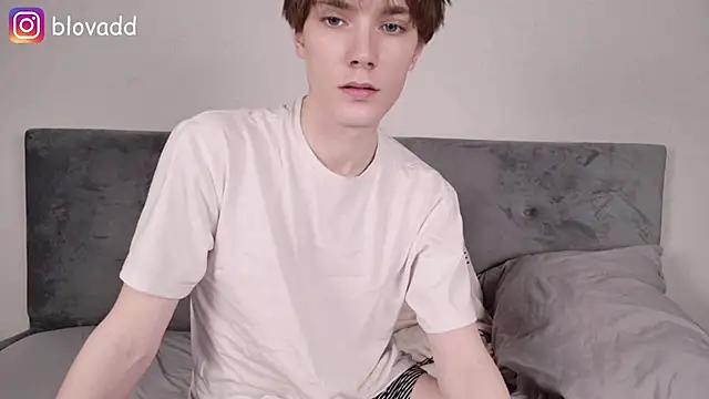 callmenineoneseven online show from April 2026 08:18:01 PM