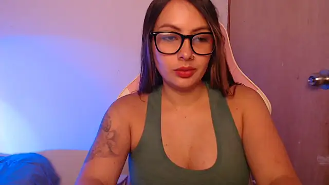 lalawhitte online show from November 2025 01:43:01 PM