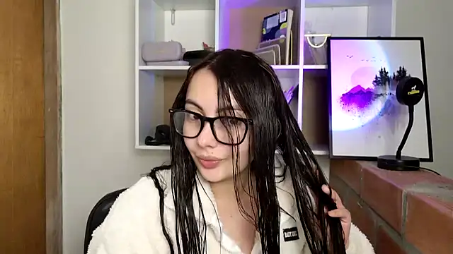 Snapshot of lalawhitte chatting on June 2026 10:40:01 AM lalawhitte online show from June 2026 10:40:01 AM
