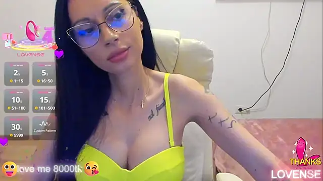 kissnicol32 online show from November 2025 05:44:01 PM