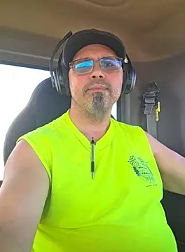 KrazyLegz online show from October 2025 07:01:02 PM