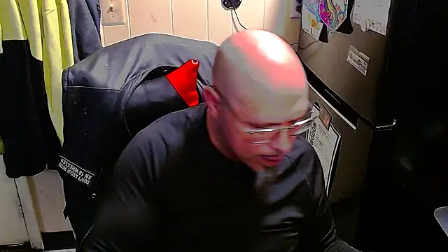 KrazyLegz online show from November 2025 09:06:01 PM