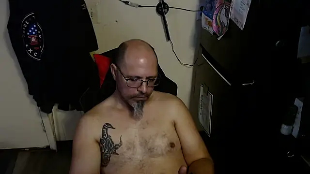 Snapshot of KrazyLegz chatting on April 2026 12:47:02 PM KrazyLegz online show from April 2026 12:47:02 PM