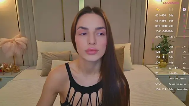 Snapshot of BellaHalles chatting on February 2026 05:12:02 AM BellaHalles online show from February 2026 05:12:02 AM