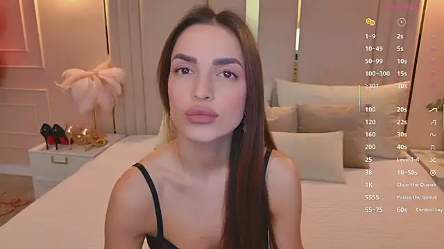 Snapshot of BellaHalles chatting on February 2026 12:52:01 PM BellaHalles online show from February 2026 12:52:01 PM