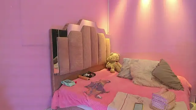 LoveQueen2 online show from February 2026 12:10:01 PM