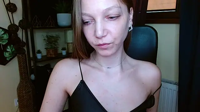 EmillyPlay online show from March 2026 12:00:02 PM