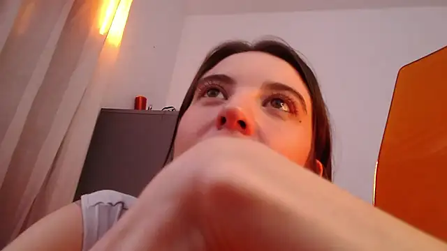 Snapshot of licoricepizza chatting on December 2024 07:36:01 PM licoricepizza online show from December 2024 07:36:01 PM