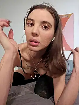 Snapshot of licoricepizza chatting on October 2025 09:53:01 AM licoricepizza online show from October 2025 09:53:01 AM