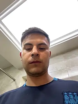 Snapshot of Nicolds14 chatting on November 2025 01:51:02 AM Nicolds14 online show from November 2025 01:51:02 AM