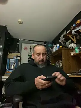 Snapshot of ElPollo77 chatting on March 2025 05:39:01 AM ElPollo77 online show from March 2025 05:39:01 AM