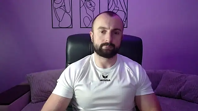 brindlefly6969 online show from November 2025 11:31:02 AM