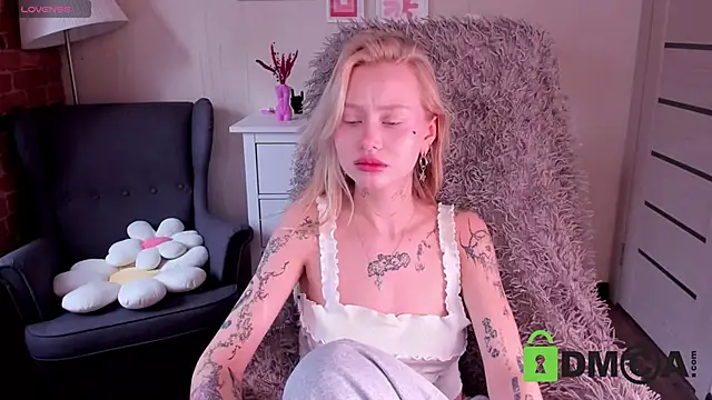 MalenaErnman online show from March 2025 10:44:01 AM