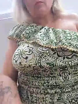 Snapshot of lady_charlyne chatting on January 2025 06:21:01 PM lady charlyne online show from January 2025 06:21:01 PM